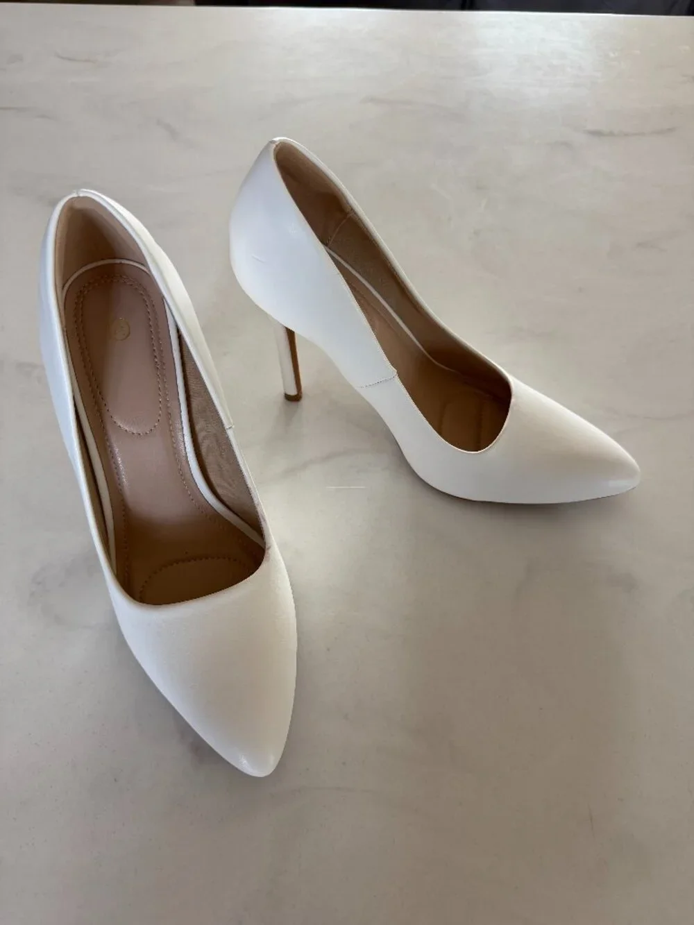 White Pointed Toe Stiletto Pumps Size 7.5 Faux Leather Classic Heels